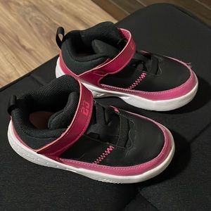 Jordan Toddler Girls' Max Aura 3 Basketball Shoes, Size 9, Pink/Black